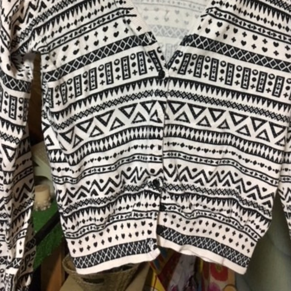 Sweater - Picture 4 of 4